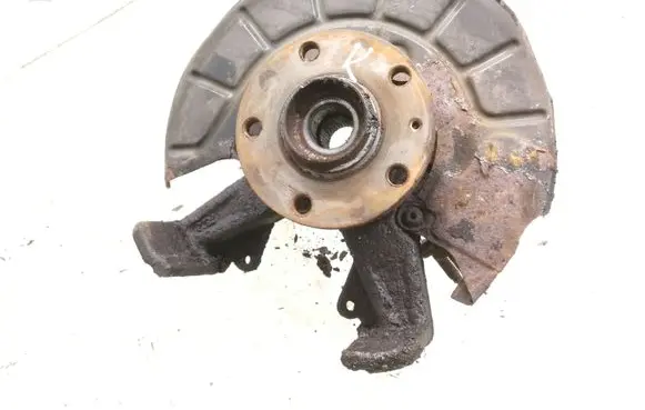 Volkswagen Golf VI Front wheel hub spindle knuckle