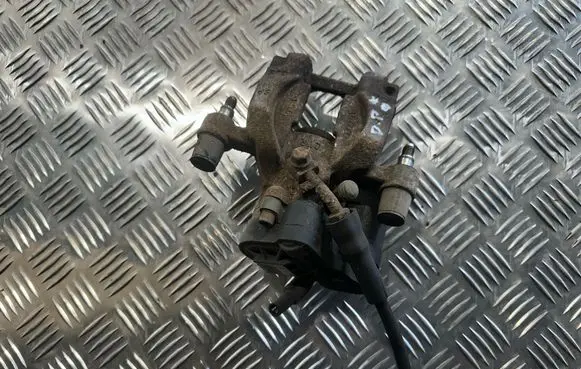 Volkswagen PASSAT B8 Rear brake caliper 3Q0615406