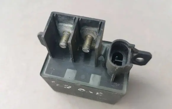 Mercedes-Benz CLS C219 Glow plug pre-heat relay A0025423819