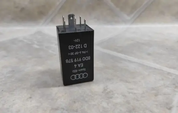 Volkswagen PASSAT B5 Other relay 8D0919578