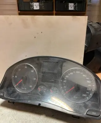 Volkswagen Golf V Speedometer (instrument cluster) 1K0920864B V0002000
