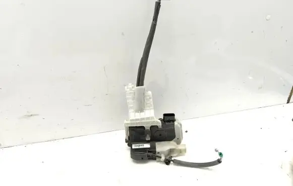 Hyundai ix35 Front door lock 813102Y000