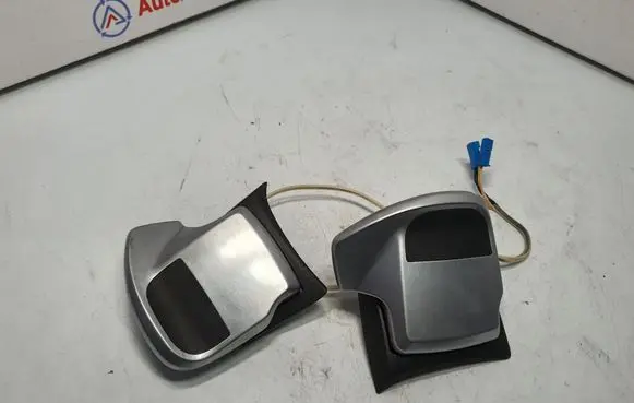 Steering wheel buttons/switches