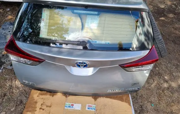 Toyota Auris E180 Opening tailgate glass 