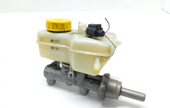 Skoda Fabia Mk2 (5J) Master brake cylinder X5617