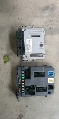Citroen C3 Picasso Engine control unit/module 0281015847 9666952380