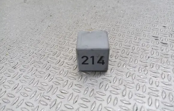 Volkswagen Touareg I Other relay 443951253K