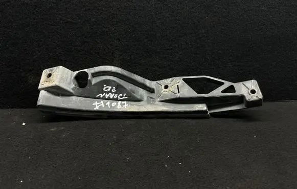 Volkswagen Touran I Front bumper mounting bracket 1t0807890