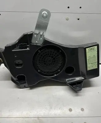 Audi A3 S3 A3 Sportback 8P Subwoofer speaker 8P4035382E