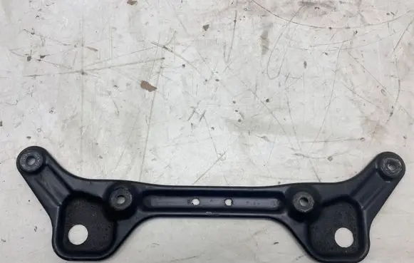 Mercedes-Benz C W204 Steering rack mounting bracket A2046280011