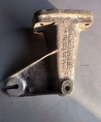 Mercedes-Benz E W123 Engine mounting bracket R1102233004