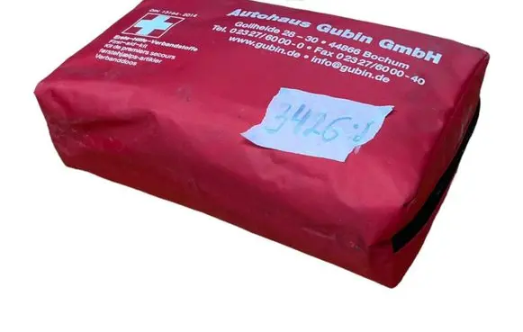 Toyota Avensis T250 First aid kit 131642014