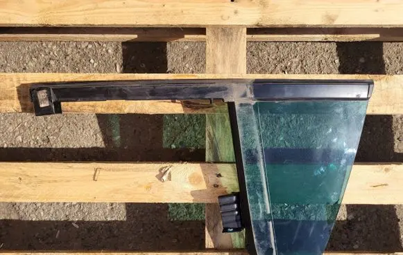 Volkswagen PASSAT CC Sliding door window/glass 3C8845215A