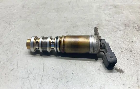 BMW 3 E90 E91 Camshaft vanos timing valve 7584115