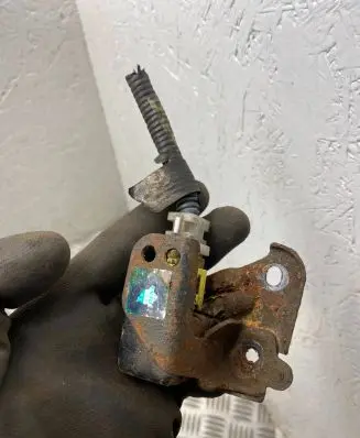 Toyota RAV 4 (XA20) Airbag deployment crash/impact sensor