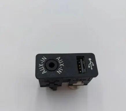 Mini Cooper Countryman R60 USB socket connector 84109229246
