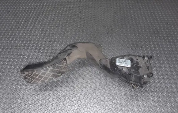 Volkswagen PASSAT B5.5 Accelerator throttle pedal 8D1721523