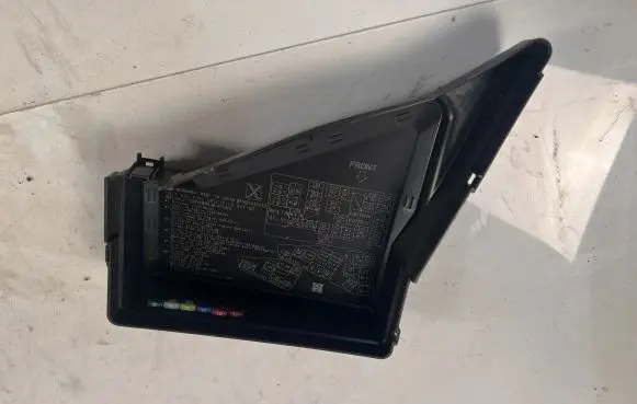 Subaru Forester SJ Fuse box cover MB502000B
