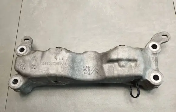Peugeot 508 Engine mounting bracket 9682776880
