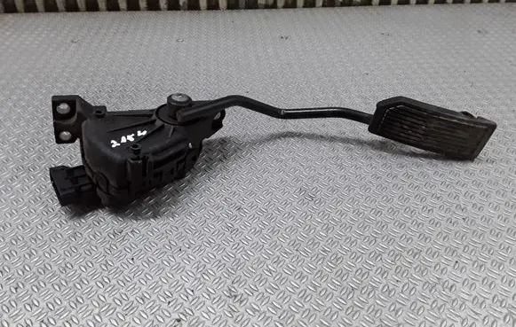 Nissan Almera Tino Accelerator throttle pedal 18002BU410