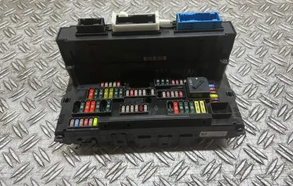BMW 6 F06 Gran coupe Fuse module 9252815