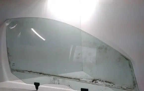 Nissan Primera Front door window glass four-door