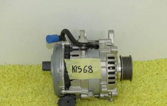 Volkswagen PASSAT B8 Generator/alternator 05E903019F
