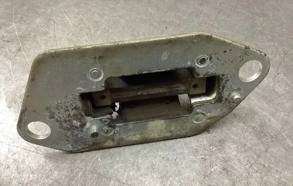 Volvo XC90 Engine mount bracket 30748811