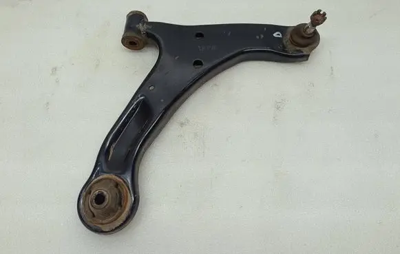 Suzuki Grand Vitara II Front lower control arm/wishbone 