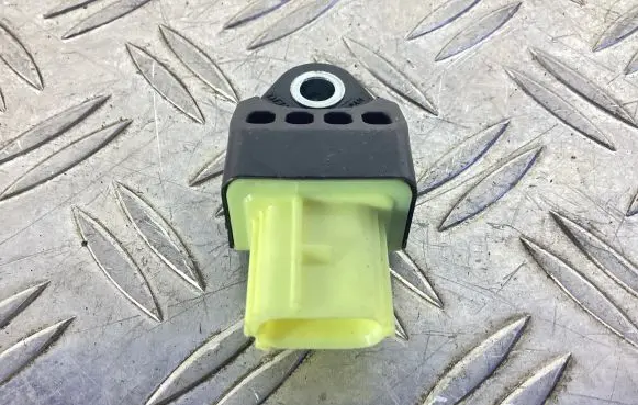 Lexus RC Airbag deployment crash/impact sensor 8983112040