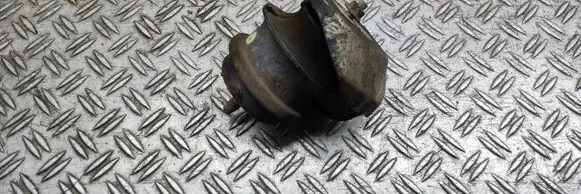 Nissan 350Z Engine mount bracket