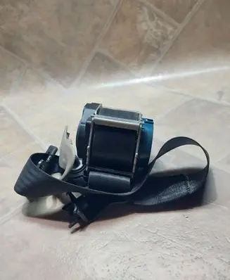 Middle seatbelt (rear)
