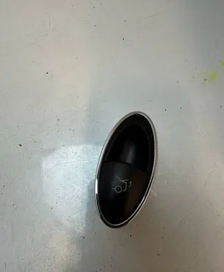 Mercedes-Benz E W211 Tailgate opening switch 2118211151