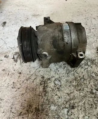 Renault Scenic I Air conditioning (A/C) compressor (pump) 7700105765 R134AR