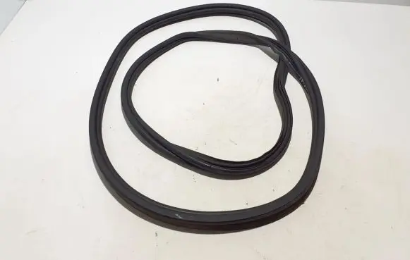 Trunk rubber seal (body)