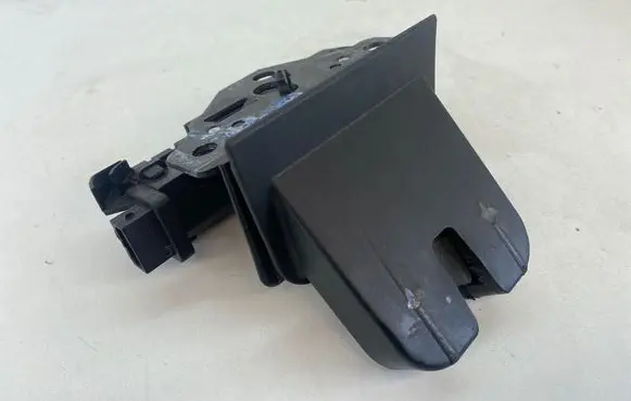 Audi A6 S6 C6 4F Tailgate/trunk/boot lock/catch/latch 8P4827505C 4F9827520C