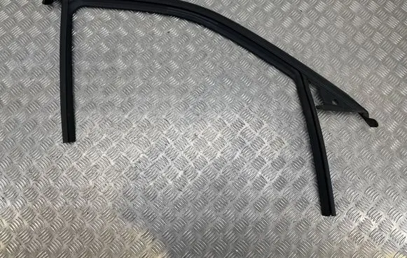 Mazda MX-30 Rubber seal front door window/glass 
