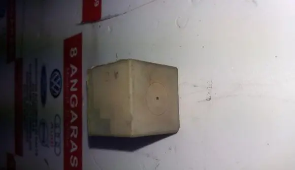 Volkswagen PASSAT B5 Other relay 103563015