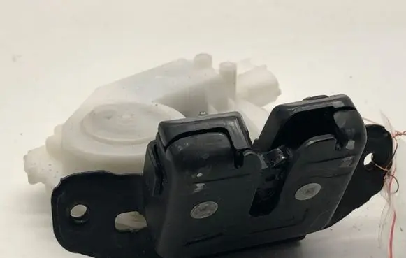 Toyota Auris E180 Tailgate exterior lock 