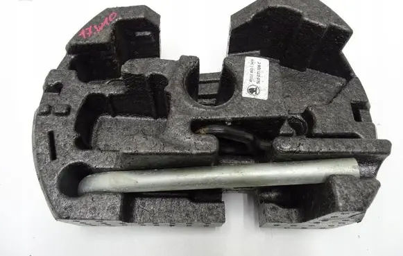 Skoda Yeti (5L) Spare wheel section trim 5L0012115D