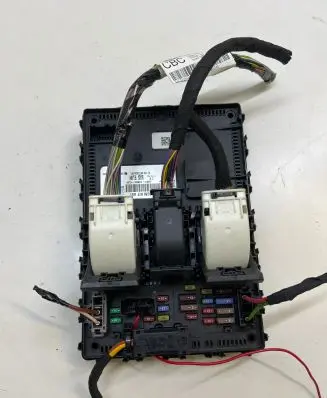Ford Fiesta Fuse module JU5T15604EJH 20190504 F005V02978