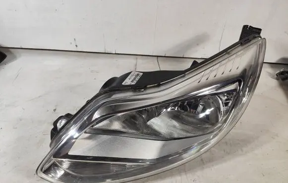 Ford Focus Headlight/headlamp BM5113W030AK