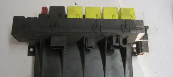 Mercedes-Benz S W220 Fuse module 51667 080451