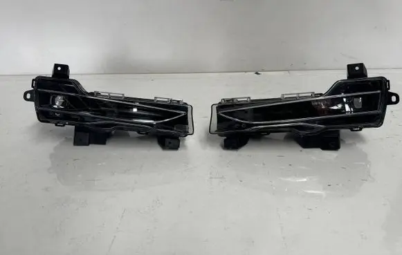 Tesla Model Y Front fog light 162479700A 08012022 DC522213A00355