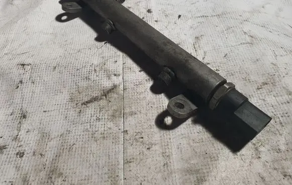 Mercedes-Benz R W251 Fuel main line pipe A6420700695 0281002504