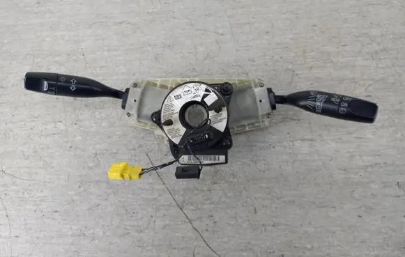Honda HR-V Wiper turn signal indicator stalk/switch M18620