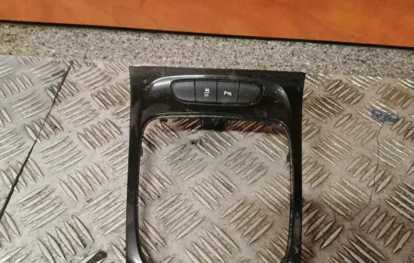 Opel Astra K Gear shifter surround trim plastic 39028745