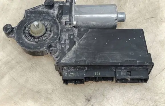 Audi A4 S4 B7 8E 8H Front door window regulator motor 8E1959801H 105840204 9700105990204