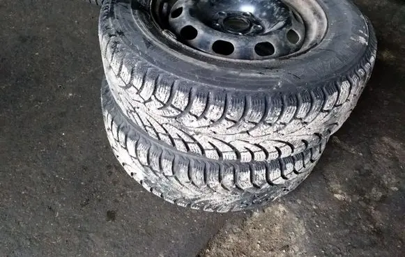 Volkswagen Golf IV R14 winter/snow tires with studs BRIDGESTONE 18570R14