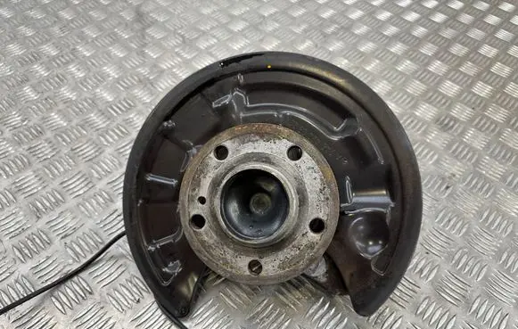 Mercedes-Benz CLA C117 X117 W117 Rear wheel hub A2464230520
